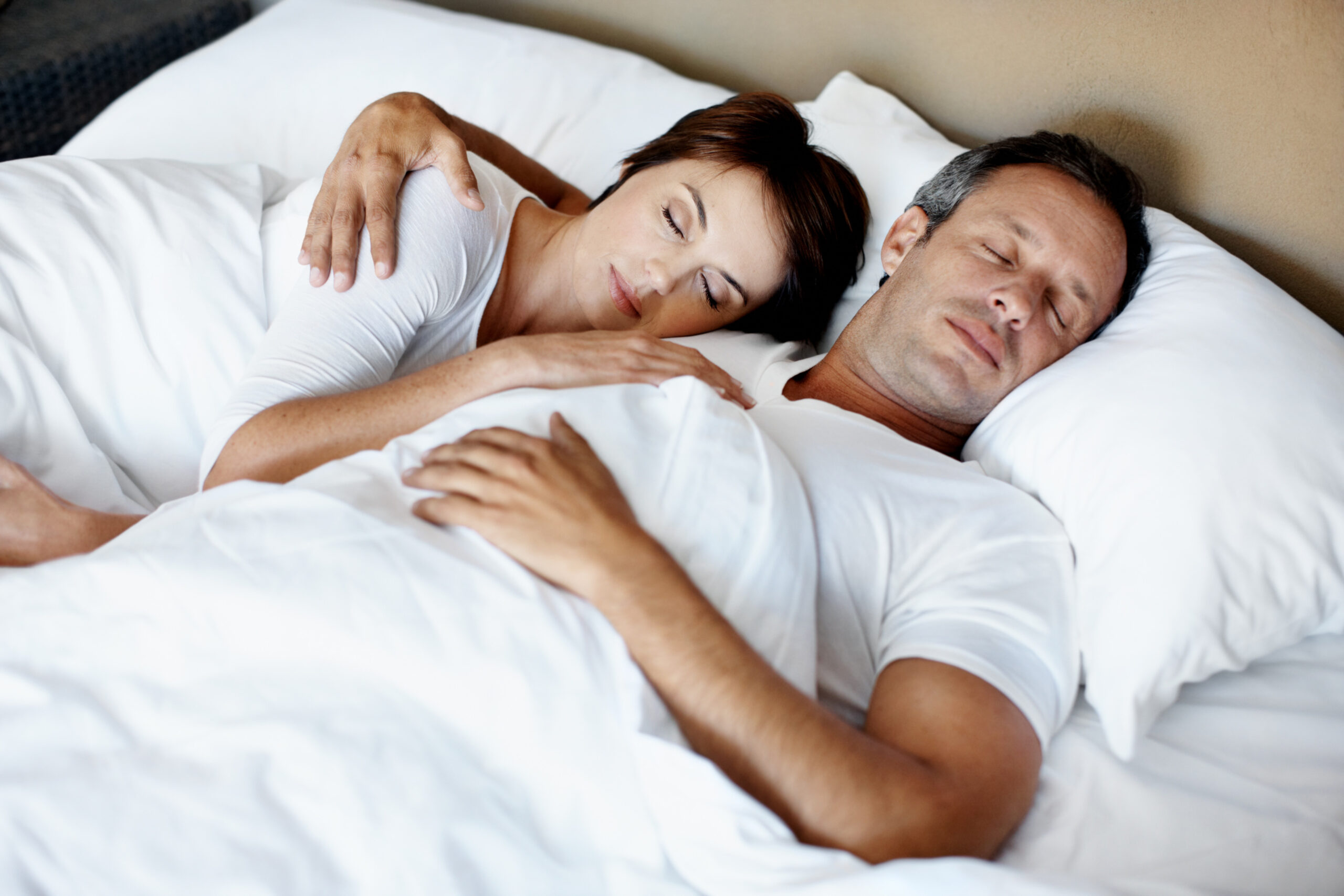 Apnea del sueño y ronquidos fuertes: por qué no debes normalizar despertar con cansancio
